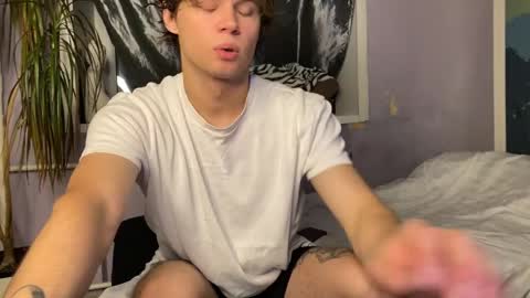 Snapshot of eitanhere chatting on October 6, 2025, 10:07 pm Eitan online show from October 6, 2025, 10:07 pm