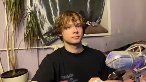 Snapshot of eitanhere chatting on October 20, 2025, 3:45 pm Eitan online show from October 20, 2025, 3:45 pm