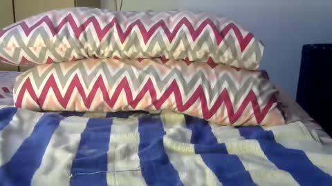 petite online show from March 9, 2025, 4:00 pm