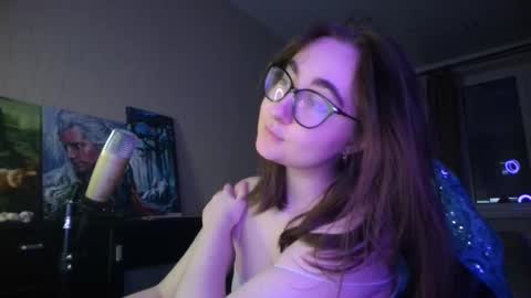 If you like it when I meow give me a thumbs up online show from February 28, 2025, 7:14 pm