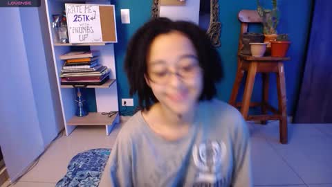 Ela  Help me reach 100 thumbs up online show from November 5, 2025, 8:03 am