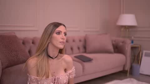 Snapshot of elablake chatting on November 13, 2025, 5:28 am Ella online show from November 13, 2025, 5:28 am