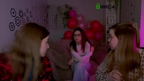 Snapshot of elani_grey chatting on February 19, 2026, 11:17 am elani online show from February 19, 2026, 11:17 am