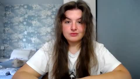 Elanis online show from April 13, 2026, 9:59 am