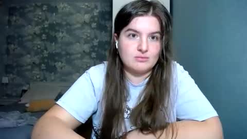 Elanis online show from April 18, 2026, 7:07 pm