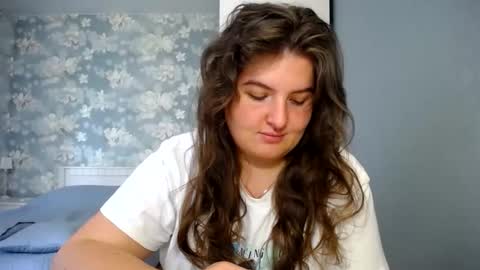 Elanis online show from June 8, 2026, 1:33 pm