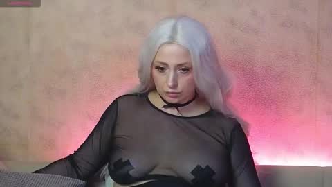 elarasable online show from February 18, 2026, 5:42 pm