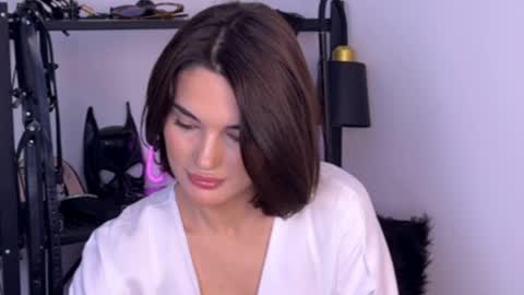 Elara online show from April 3, 2026, 2:31 am