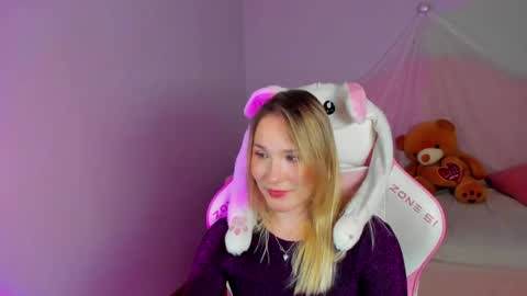 elaravoltage online show from April 16, 2026, 9:39 pm