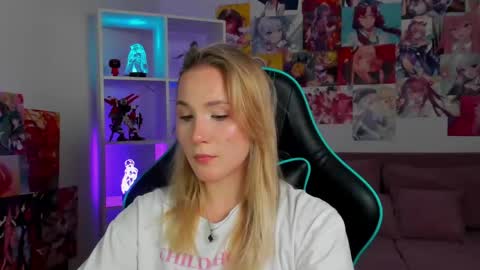 elaravoltage online show from April 22, 2026, 5:25 pm