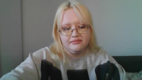 elayne_sweet online show from April 16, 2026, 8:04 am