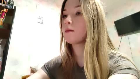 Snapshot of elaynecinco chatting on February 10, 2026, 11:36 am MIa online show from February 10, 2026, 11:36 am