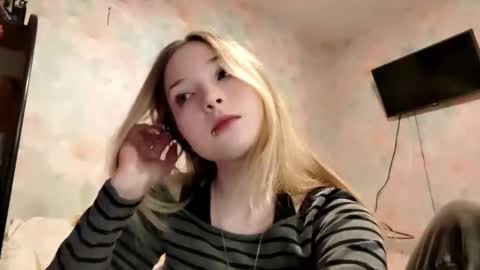 MIa online show from April 17, 2026, 11:02 am