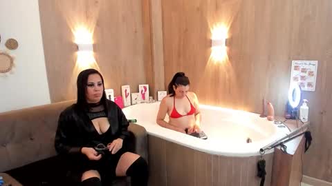 Karina and Melisa online show from December 4, 2025, 12:25 pm