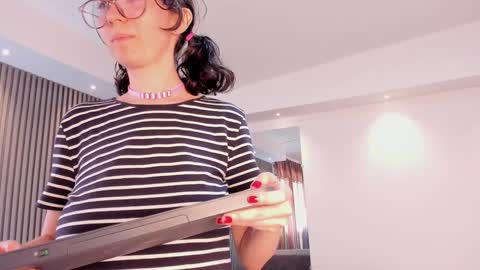 Electra online show from December 7, 2024, 6:04 pm