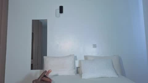 Snapshot of elegant_ebony chatting on October 21, 2025, 8:15 am Nika online show from October 21, 2025, 8:15 am