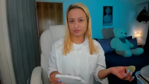 Elena online show from March 28, 2026, 7:02 pm