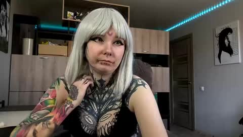 Snapshot of elenanickey chatting on April 12, 2026, 12:43 pm Milana online show from April 12, 2026, 12:43 pm