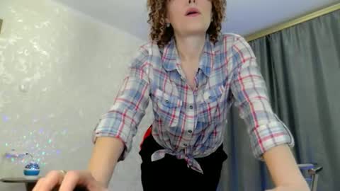 elenaza online show from April 20, 2026, 9:05 pm