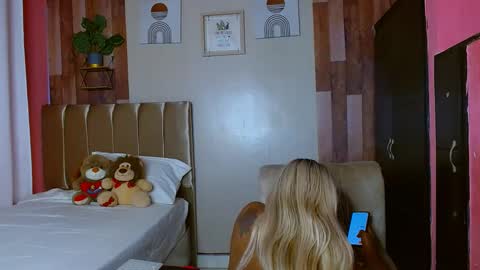 eletrabrowns online show from October 9, 2025, 2:09 am