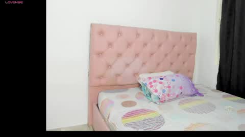 Snapshot of elettra_parisi19 chatting on June 4, 2026, 8:37 pm elettra_parisi19 online show from June 4, 2026, 8:37 pm
