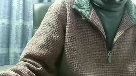 elfyonee online show from December 7, 2024, 7:10 pm