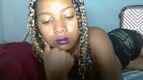 elia011 online show from January 17, 2025, 11:29 pm