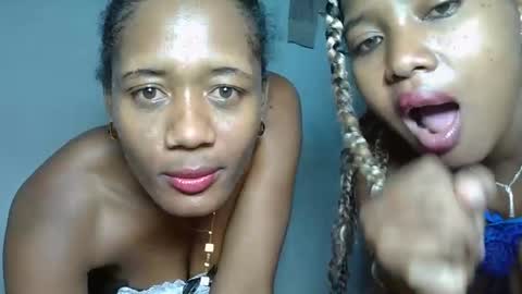 elia011 online show from January 20, 2025, 10:04 pm