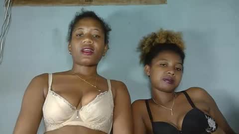 elia011 online show from February 2, 2025, 11:00 pm