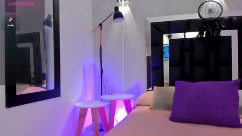 Elian  online show from June 3, 2026, 12:08 pm