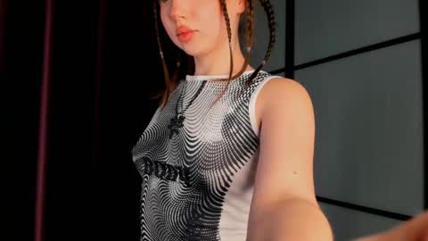 Snapshot of elianareynolds chatting on December 3, 2024, 3:09 am Ella online show from December 3, 2024, 3:09 am