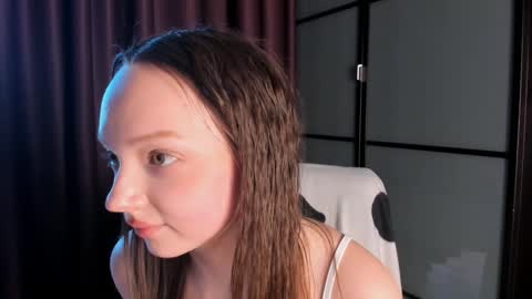 Snapshot of elianareynolds chatting on December 6, 2024, 9:21 am Ella online show from December 6, 2024, 9:21 am