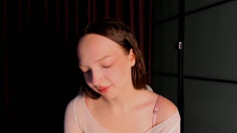 Snapshot of elianareynolds chatting on December 7, 2024, 3:04 am Ella online show from December 7, 2024, 3:04 am