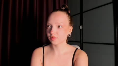 Snapshot of elianareynolds chatting on December 10, 2024, 4:02 am Ella online show from December 10, 2024, 4:02 am