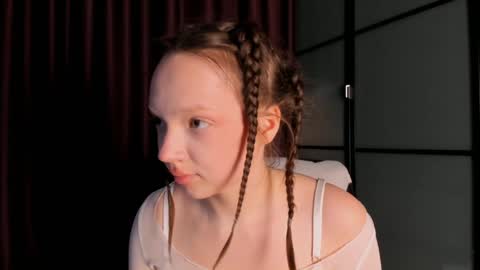 Snapshot of elianareynolds chatting on December 13, 2024, 10:30 am Ella online show from December 13, 2024, 10:30 am