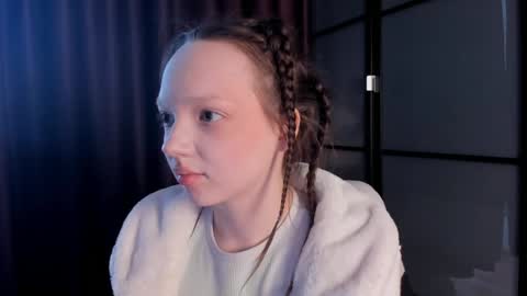 Snapshot of elianareynolds chatting on December 14, 2024, 10:02 am Ella online show from December 14, 2024, 10:02 am