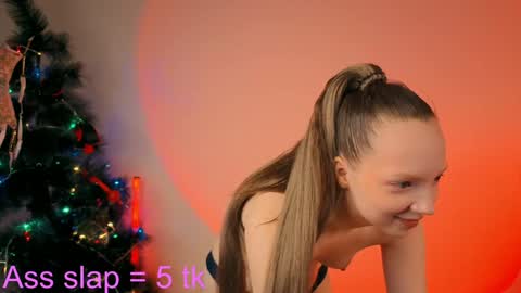 Snapshot of elianareynolds chatting on December 24, 2024, 7:39 am Ella online show from December 24, 2024, 7:39 am