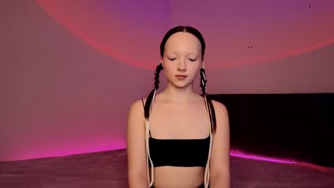 Snapshot of elianareynolds chatting on January 14, 2025, 3:22 am Ella online show from January 14, 2025, 3:22 am