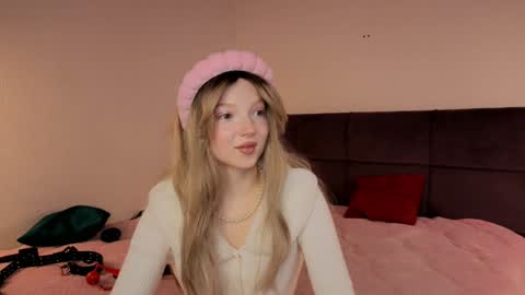 Snapshot of elianareynolds chatting on January 15, 2025, 3:11 am Ella online show from January 15, 2025, 3:11 am