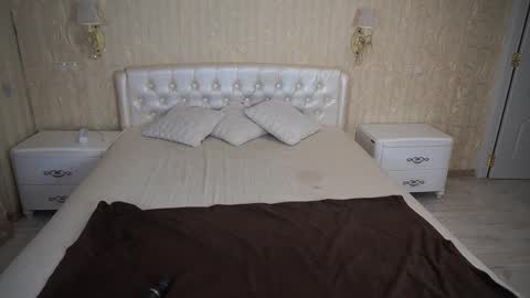 Luna online show from December 4, 2025, 10:51 pm