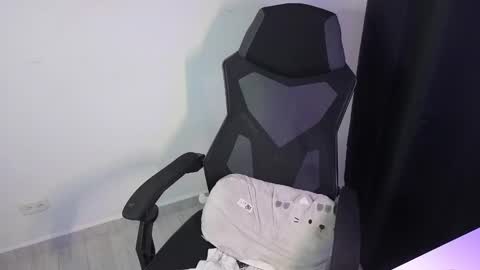 elias online show from March 9, 2025, 1:56 am