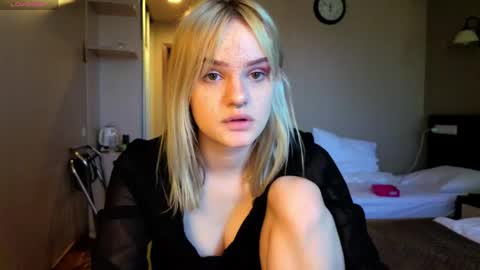 elieiza_xo online show from June 2, 2026, 11:12 am