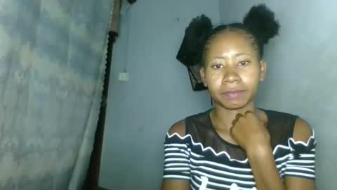 Snapshot of elina981 chatting on February 3, 2026, 3:37 am elina981 online show from February 3, 2026, 3:37 am