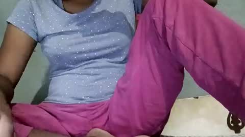 elina_roy03 online show from November 3, 2025, 1:01 pm