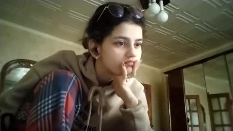 Lola online show from November 28, 2025, 4:37 am