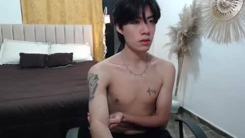 Snapshot of elio_collem chatting on November 2, 2025, 8:28 am ELIO online show from November 2, 2025, 8:28 am