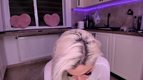 elisabeth_jason online show from March 21, 2026, 5:01 am