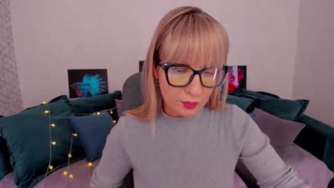 Snapshot of elisabethmills chatting on February 6, 2025, 11:32 am Elisabeth online show from February 6, 2025, 11:32 am