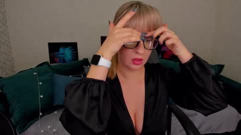 Snapshot of elisabethmills chatting on February 6, 2025, 2:37 pm Elisabeth online show from February 6, 2025, 2:37 pm