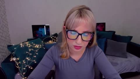 Snapshot of elisabethmills chatting on February 10, 2025, 7:49 pm Elisabeth online show from February 10, 2025, 7:49 pm